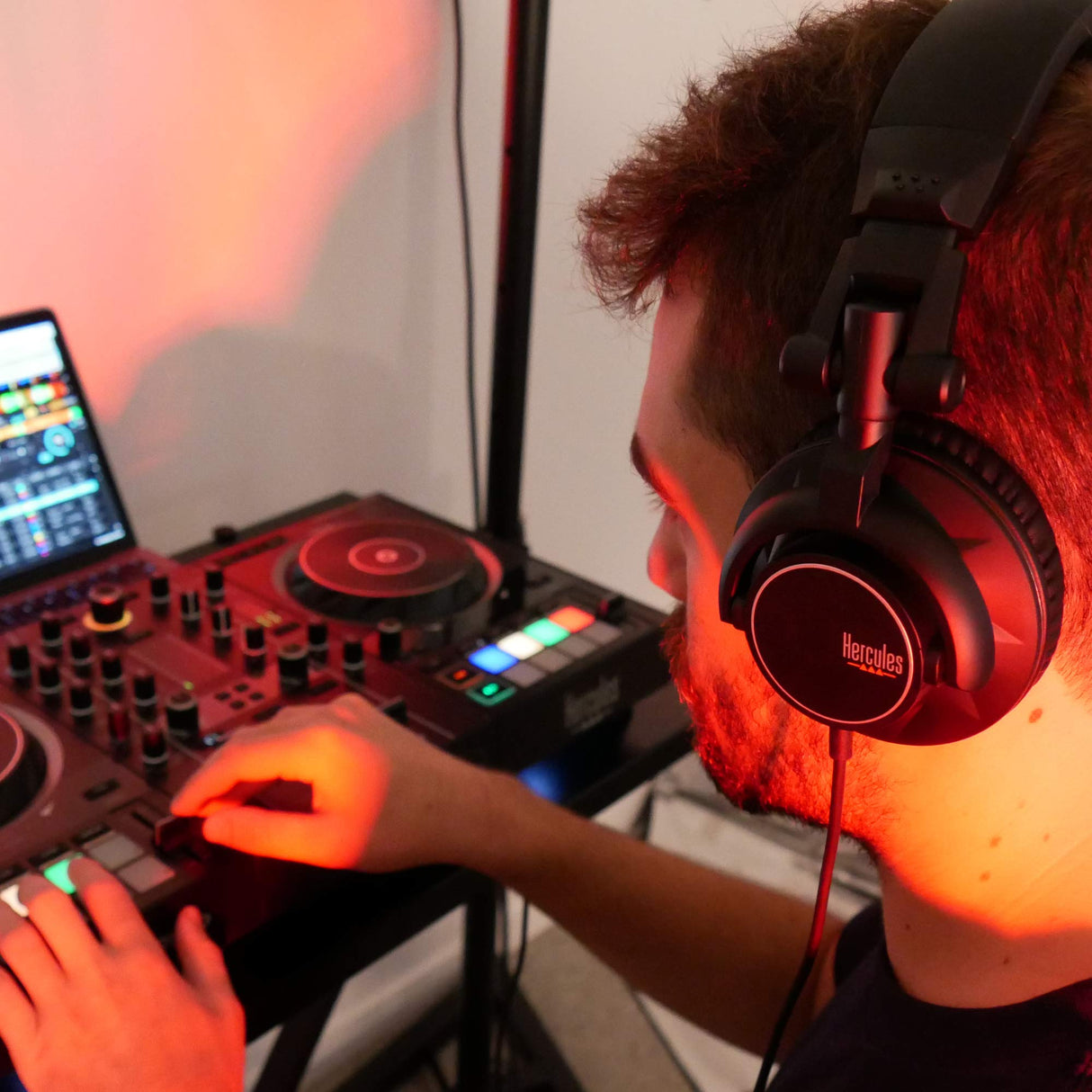Hercules HDP DJ60 - Auriculares de DJ de calidad profesional