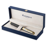 Pluma estilográfica Waterman Exception, en metal y lacado negro con adorno dorado, capuchón cincelado, plumín fino de oro de 18 quilates