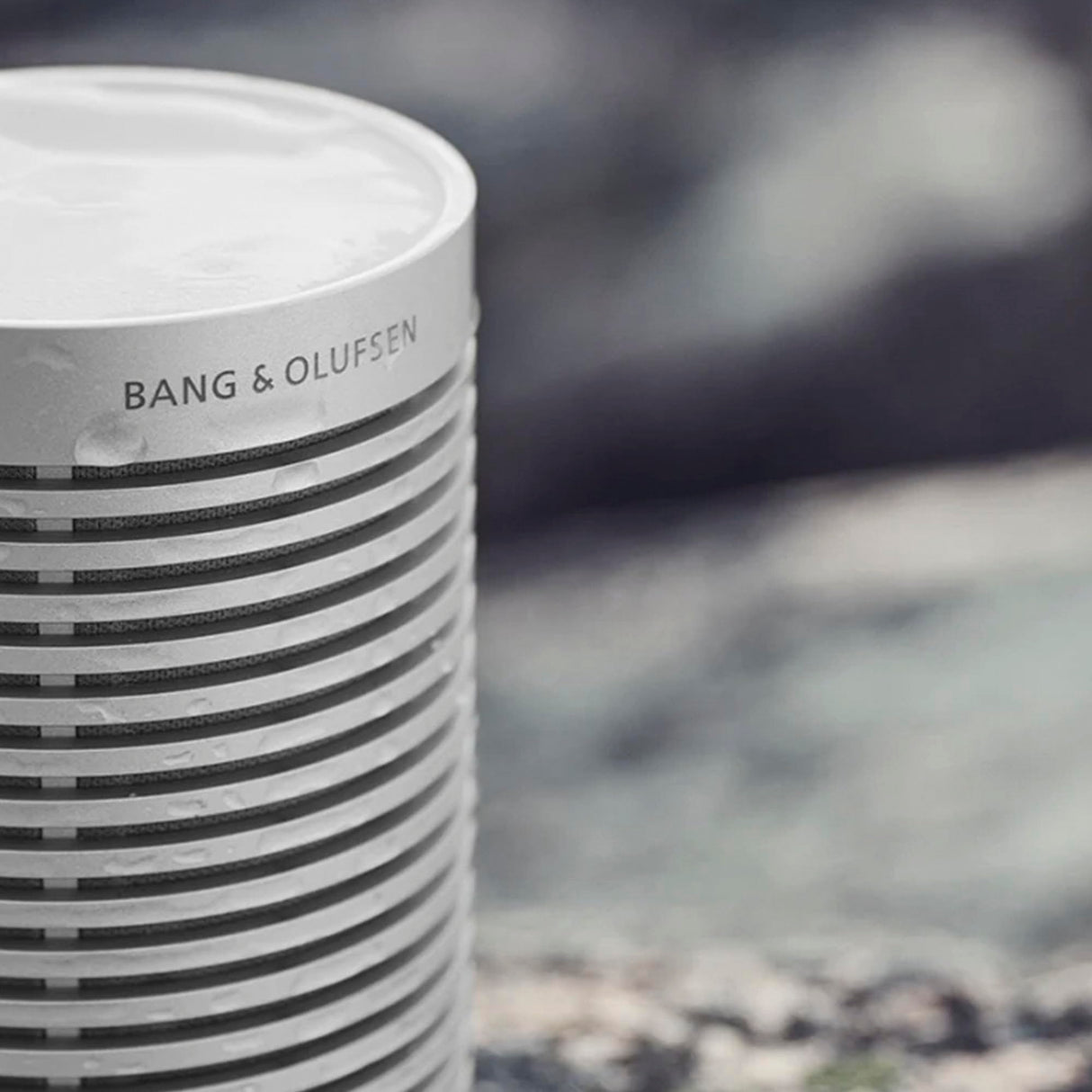 Bang & Olufsen Beosound Explore Altavoz de 360 Grados Bluetooth Portátil Inalámbrico de Alta Gama para Uso en Exteriores, Casa y Viaje, IP67 Resistente al Agua y Polvo, Hasta 27 horas Grey Mist