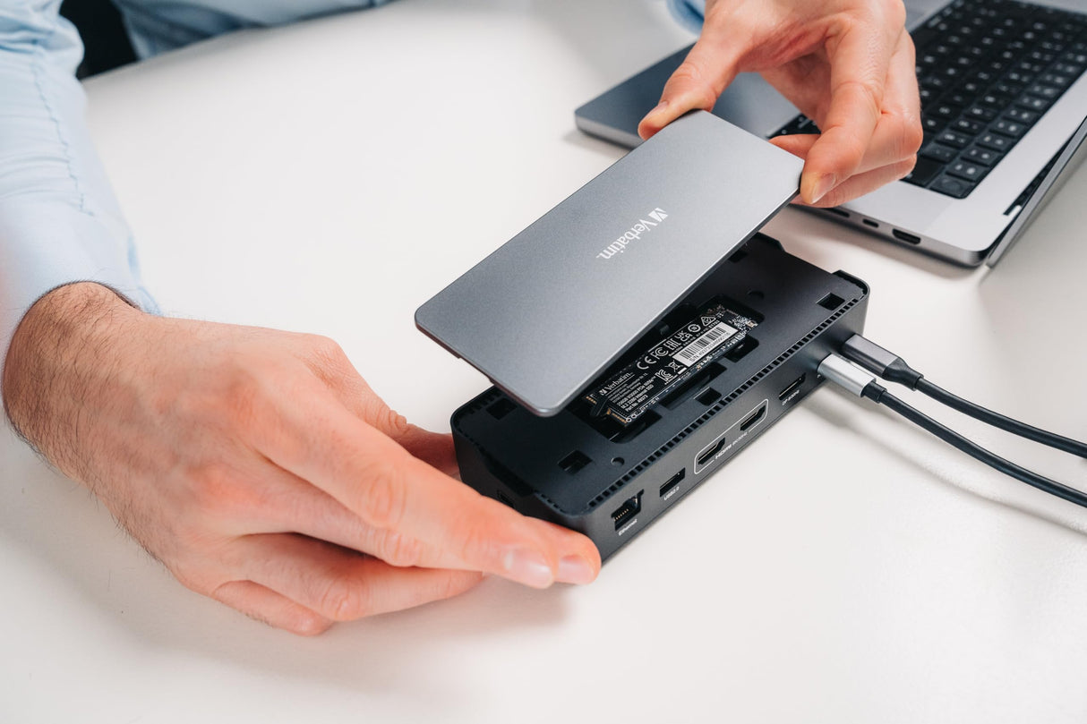 Verbatim USB-C Pro Docking Station Hub 15 en 1 con SSD Integrado, Adaptador multipuerto a HDMI 4K y 8K, USB-A y USB-C, PD 80 W, AUX, Lector de Tarjetas para Mac/Windows Laptop y Co