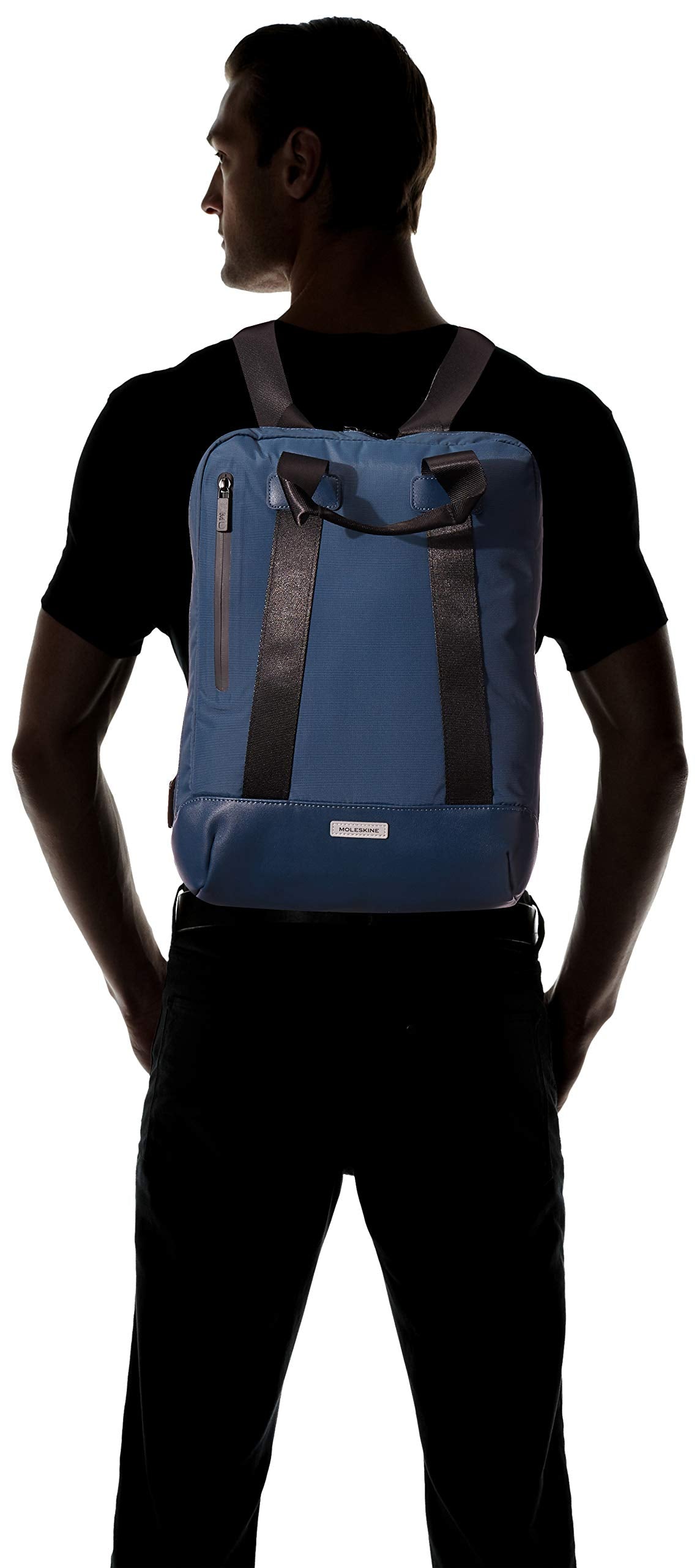Moleskine Mochila Vertical Colección Metro, Bolso Porta Pc para Laptop, Notebook, iPad y Tablet hasta 15 Pulgadas, Dimensiones 31 x 42 x 10 cm, Color Azul Zafiro