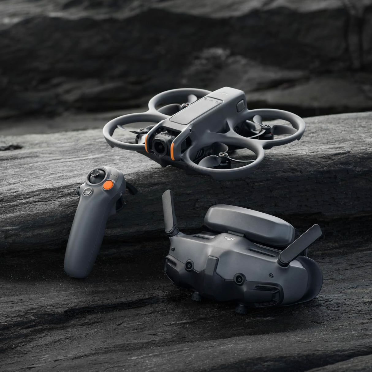 DJI Pack Avata 2 Vuela Más (1 batería), dron FPV con cámara 4K, vuelo inmersivo, protector de hélices integrado, sencillo flip/roll, Goggles 3 y RC Motion 3 incluidos, con cámara de contenido en POV