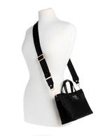 GUESS Latona Tote, Mini Bolso Cruzado para Mujer, Black, Talla única