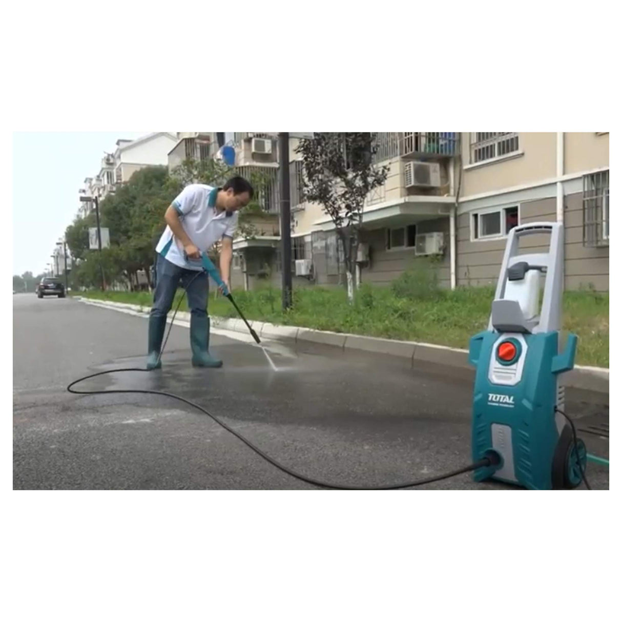 TOTAL – Hidrolimpiadora a Presión - 160 Bar, 6,7l/min y 2500 W - Auto Parada - Incluye: Pistola Pulverizadora y Botella para Detergente - Azul