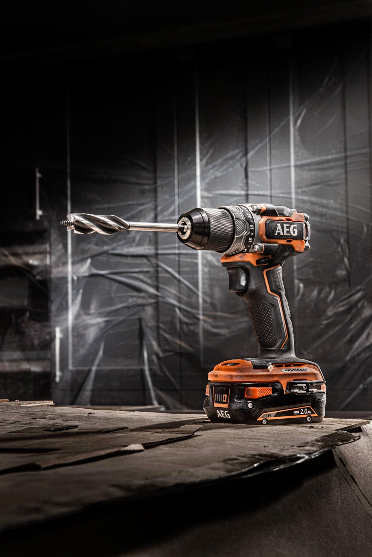 AEG BS18SBL-202C - Taladro atornillador SUBCOMPACT (18 V, 65 Nm, incluye 2 baterías de 2,0 Ah y cargador