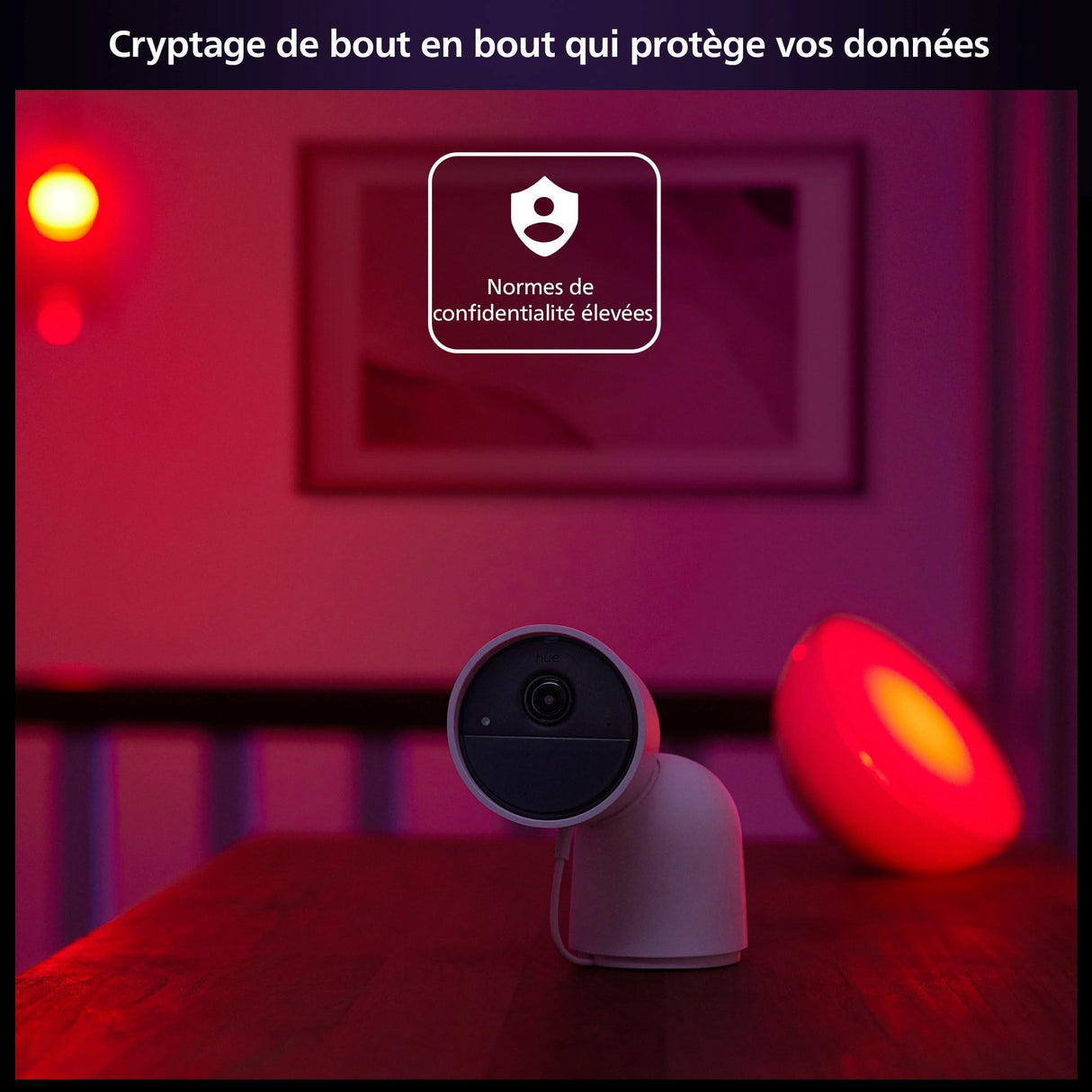 Philips Hue Secure Cámara de Video Vigilancia Inteligente con Base para Exteriores o Interiores, Versión con Cable, Full HD Video, Control de Seguridad e Iluminación en una Sola App, Blanco