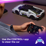 LEGO Technic Superdeportivo Lamborghini Revuelto - Maqueta de Coche Teledirigido de Juguete con Luces, Dirección y Batería Recargable - Regalo para Niños de 10+ Años 42214