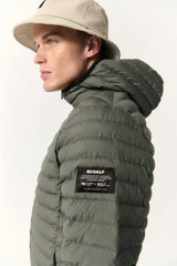 ECOALF - Cazadora Hombre Atlantantalf, de Poliéster Reciclado, Relleno de Fellex, Impermeable, Cómoda y Ligera, Chaqueta Hombre, Talla S, Color Caqui Claro