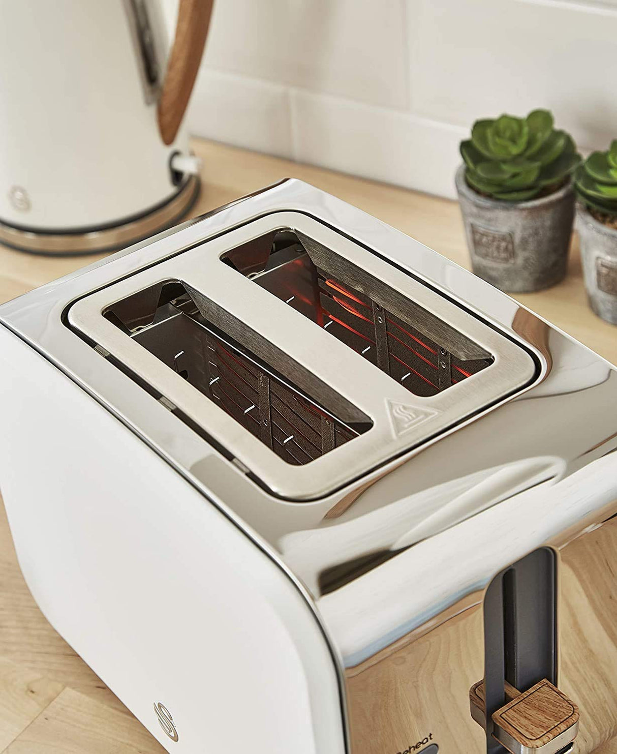 Swan Nordic Set Desayuno Hervidor de agua 1,7L 2200W, Tostadora Pan ranura ancha 2 rebanadas, Microondas 20L digital, diseño moderno, efecto madera, blanco