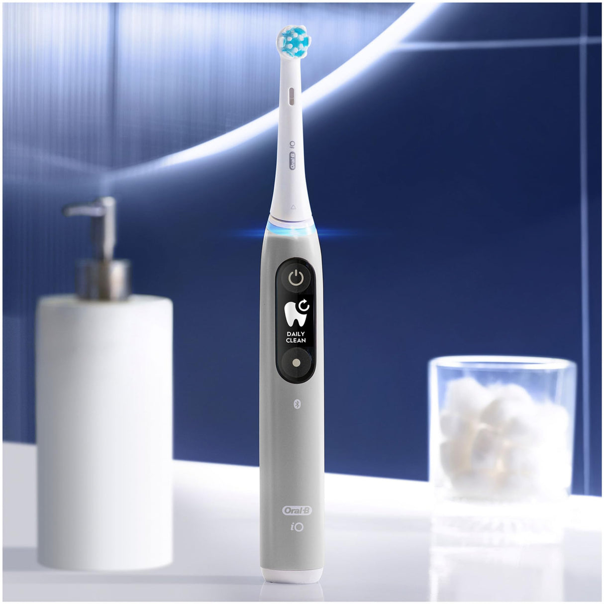 Oral-B iO Series 6 - Cepillo de dientes eléctrico, 2 cabezales de cepillo, 5 modos de cepillado para el cuidado dental, regalo de San Valentín para él o ella, pantalla y estuche de viaje, diseñado por