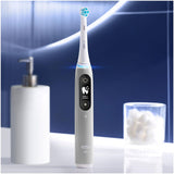 Oral-B iO Series 6 - Cepillo de dientes eléctrico, 2 cabezales de cepillo, 5 modos de cepillado para el cuidado dental, regalo de San Valentín para él o ella, pantalla y estuche de viaje, diseñado por