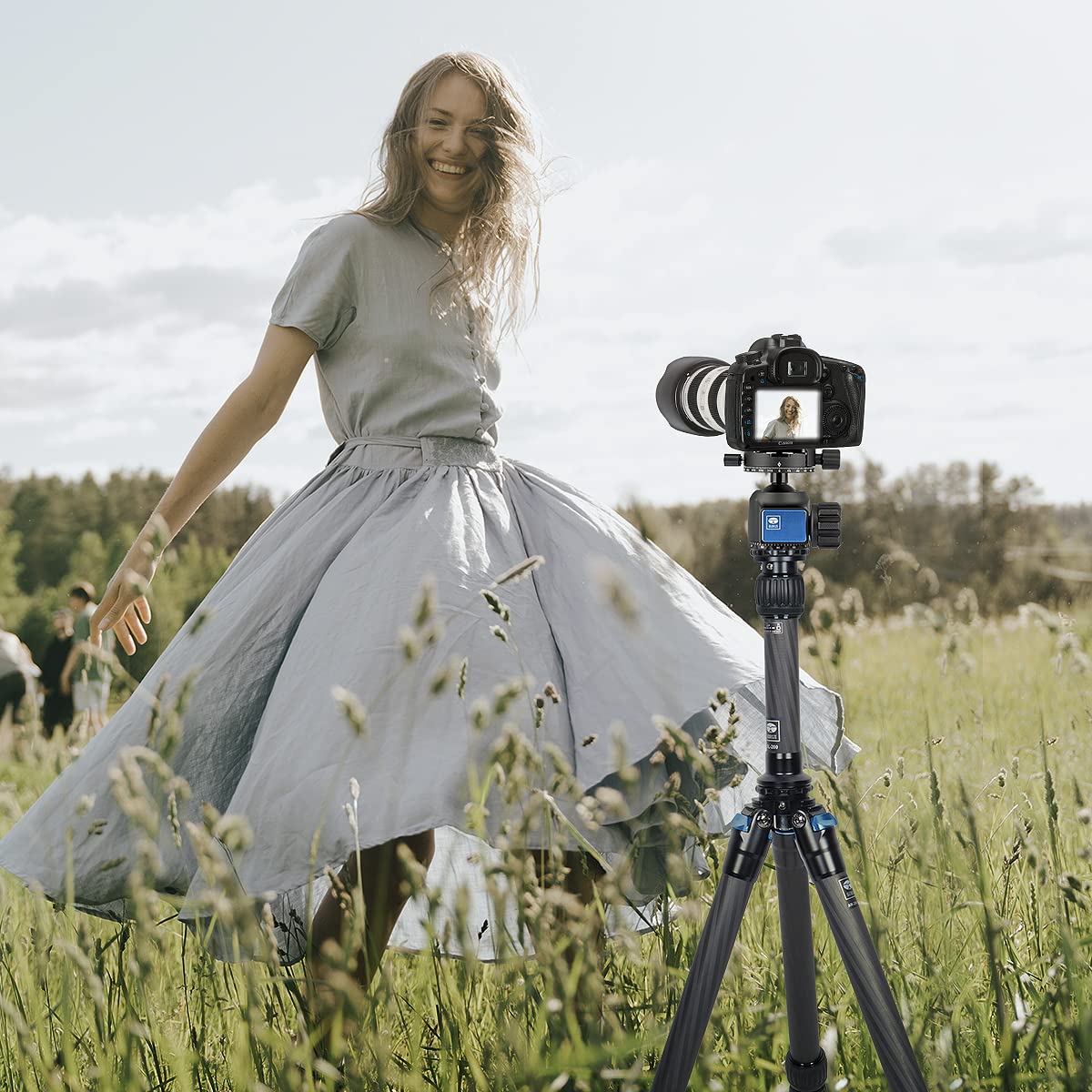 SIRUI 152cm Trípode de Viaje AM-284, Compacto Trípode para Cámara con Tubo de Extensión SL-200, Carbono Trípode Fotográfico con Patas de 4 Secciones para Videocámara, DSLR, Carga Máxima 15kg