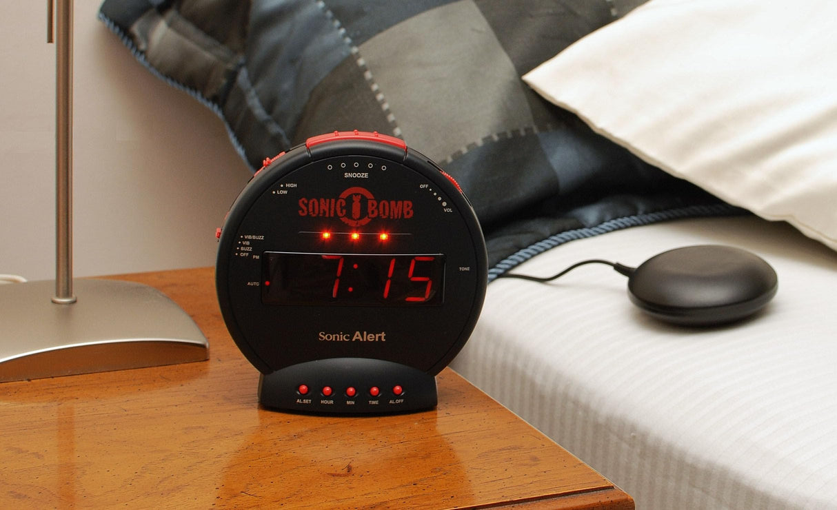 Geemarc Sonic Bomb - Reloj Despertador con Alarma Superpotente, Almohadilla Vibratoria y Función Snooze - Para Personas con Problemas de Audición y Sueño Pesado - Versión ES