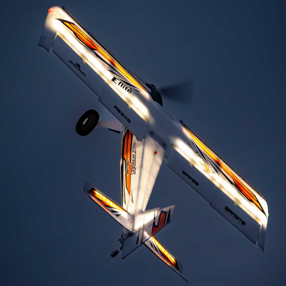 E-Flite Night Timber X Evolutions - Avión teledirigido con iluminación LED de Vuelo Nocturno, AS3X+ y Safe Select (1,2 m)