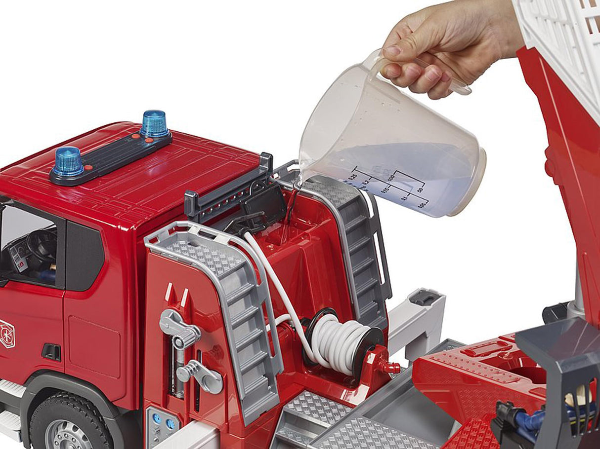 bruder 03591 - Scania Super 560R Camión de bomberos con escalera giratoria, bomba de agua, módulo de luz y sonido - 1:16 Vehículos, Camión de bomberos, Juguetes a partir de 4 años