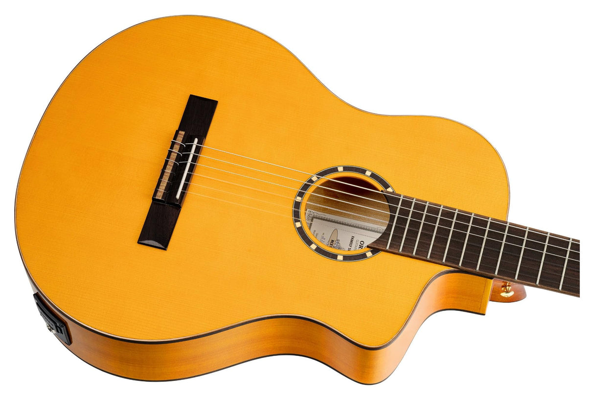 Ortega Guitars Family Series Pro - Guitarra de concierto Flamenco 4/4, electroacústica, pícea y ciprés con acabado brillante, color amarillo, incluye funda (RCE170F)