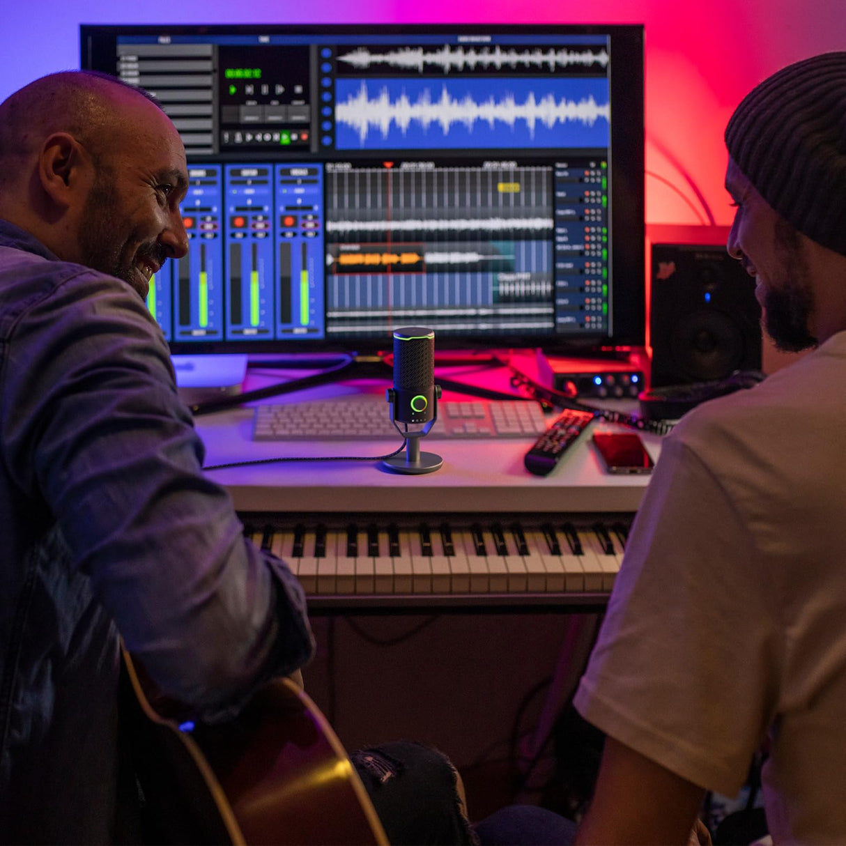 JBL Quantum Stream Studio, Micrófono USB cuádruple para streaming, grabación y gaming, con cuatro patrones de captación de voz y medidor de VU RGB, compatible con JBL QuantumENGINE