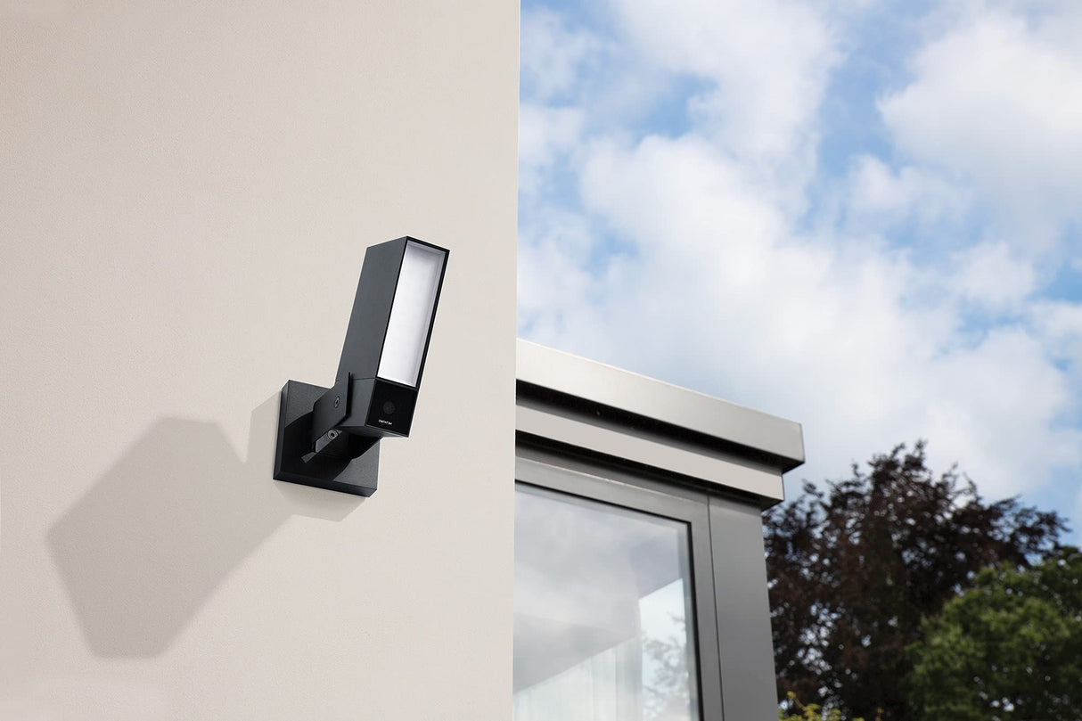 Netatmo NOC-R - Cámara de Vigilancia WiFi Exterior, Reacondicionada, Foco Integrado, Detección de Movimientos, Visión Nocturna, Sin Costo Adicional
