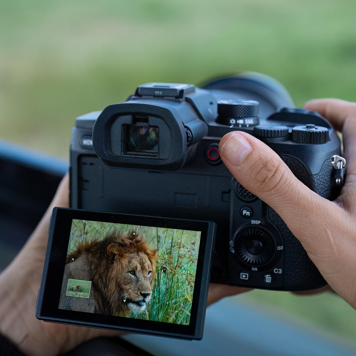 Sony RX10 V | Cámara con Zoom de Alto Rendimiento (24-600 mm)