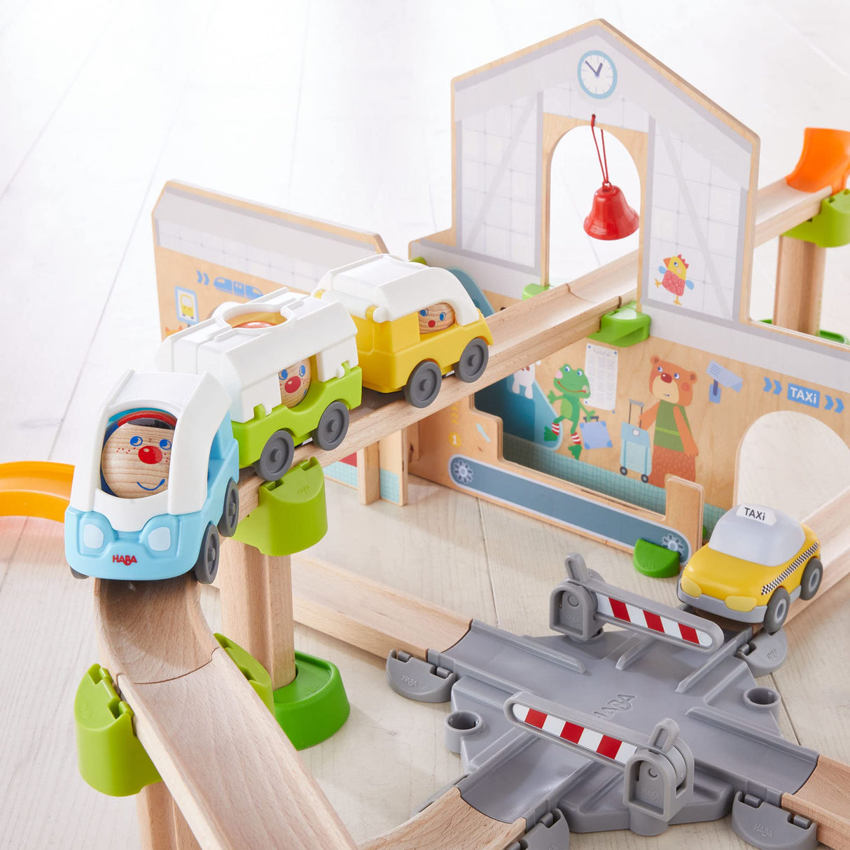 HABA 306745 Kullerbü – Spielbahn Bahnhof, Primera Pista de Bolas a Partir de 2 años, Multicolor