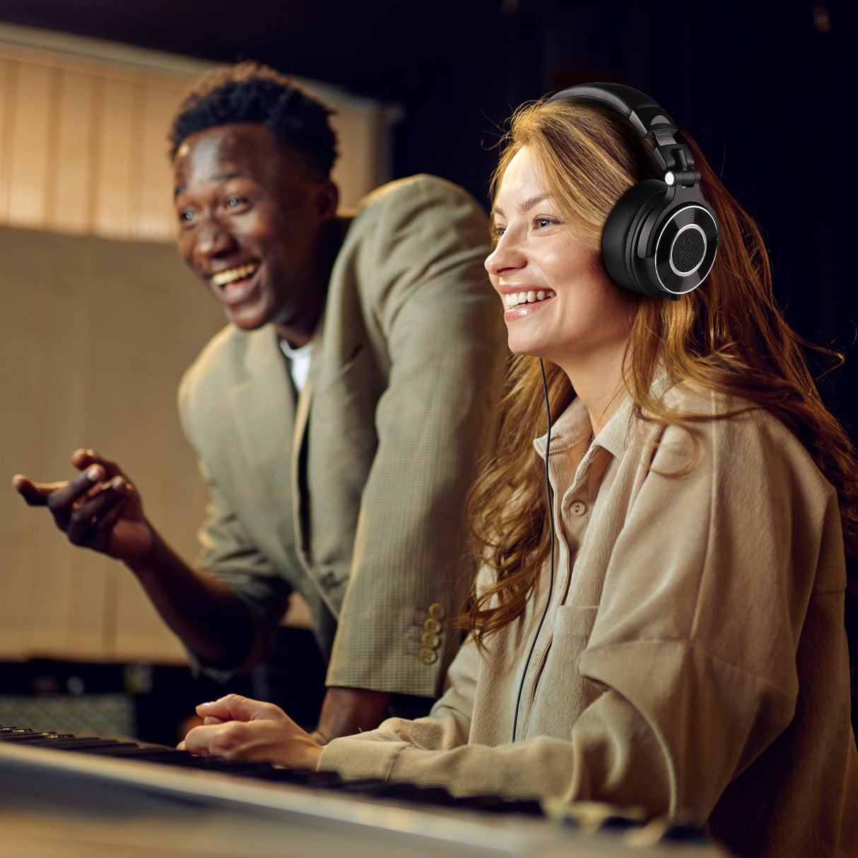 OneOdio Monitor 60 - Auriculares Profesionales de Estudio, Cascos Hi-Res con 50mm Controladores, Audífonos Cerrados con Cable Desmontable (3,5 mm / 6,35 mm) para DJ, Podcast, Grabación, Móvil, PC