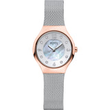BERING 14427-060 Reloj Solar para Mujer con Caja de Acero Inoxidable de 27 mm con Acabado en Oro Rosa y Esfera Blanca, Correa milanesa, Cristal de Zafiro y Resistencia al Agua de 5 ATM