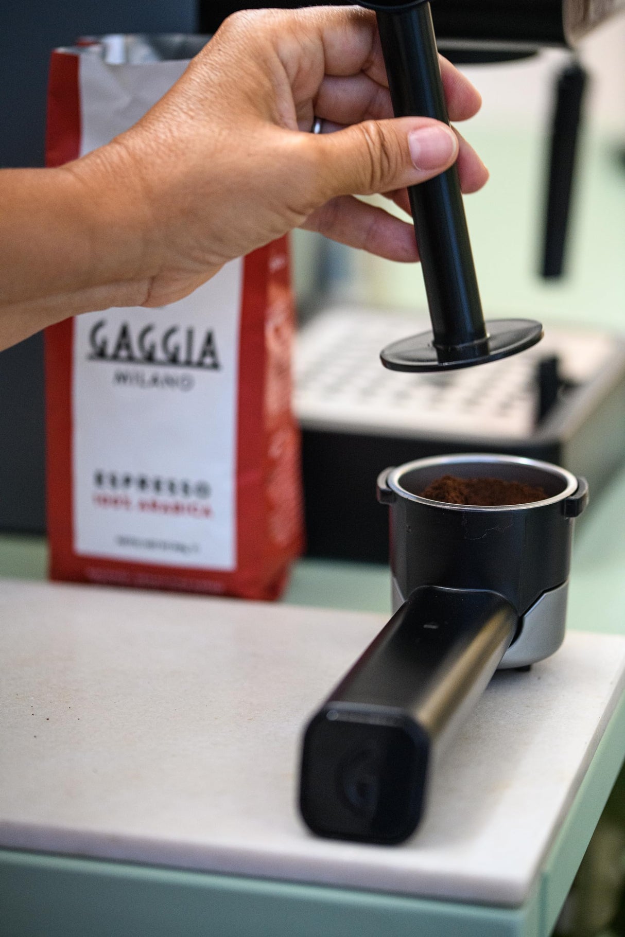 Gaggia EG2109 Orange, Cafetera Espresso Manual para Café Molido o Monodosis, sistema POD para Espressos Cremosos con Monodosis, Preinfusión Automática, Nuevo Modelo 2023, 100% Made in Italy
