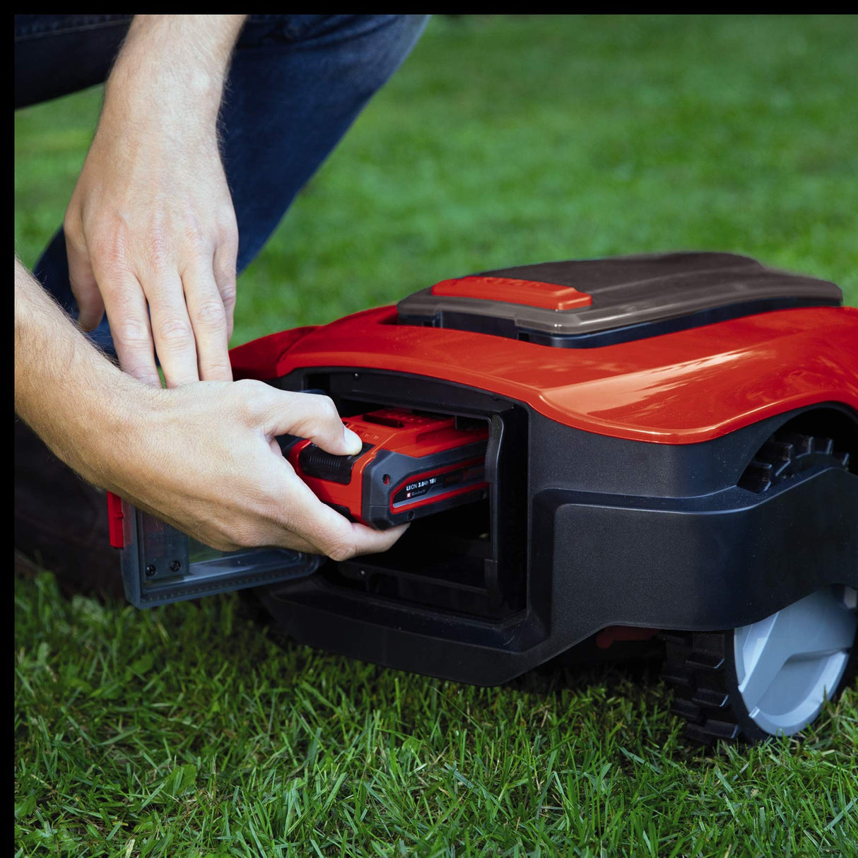 Einhell Robot cortacésped FREELEXO 800 LCD BT Solo Power X-Change. Para céspedes de hasta 800 m², cortacésped multizona, control Bluetooth, para pendientes de hasta el 35 %. No incluye batería