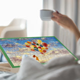 Relaxdays Tablero para Puzzles con 4 Cajones, Soporte Rompecabezas hasta 1000 Piezas, Inclinable, Madera, Natural/Verde, 4 x 81 x 57 cm