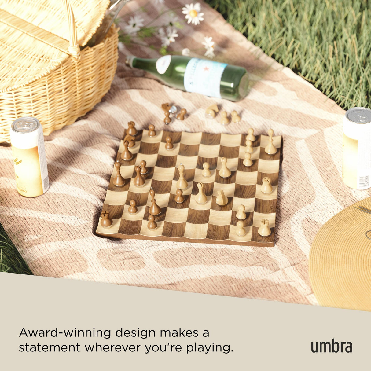 Umbra Wobble Juego de ajedrez de madera, Nogal