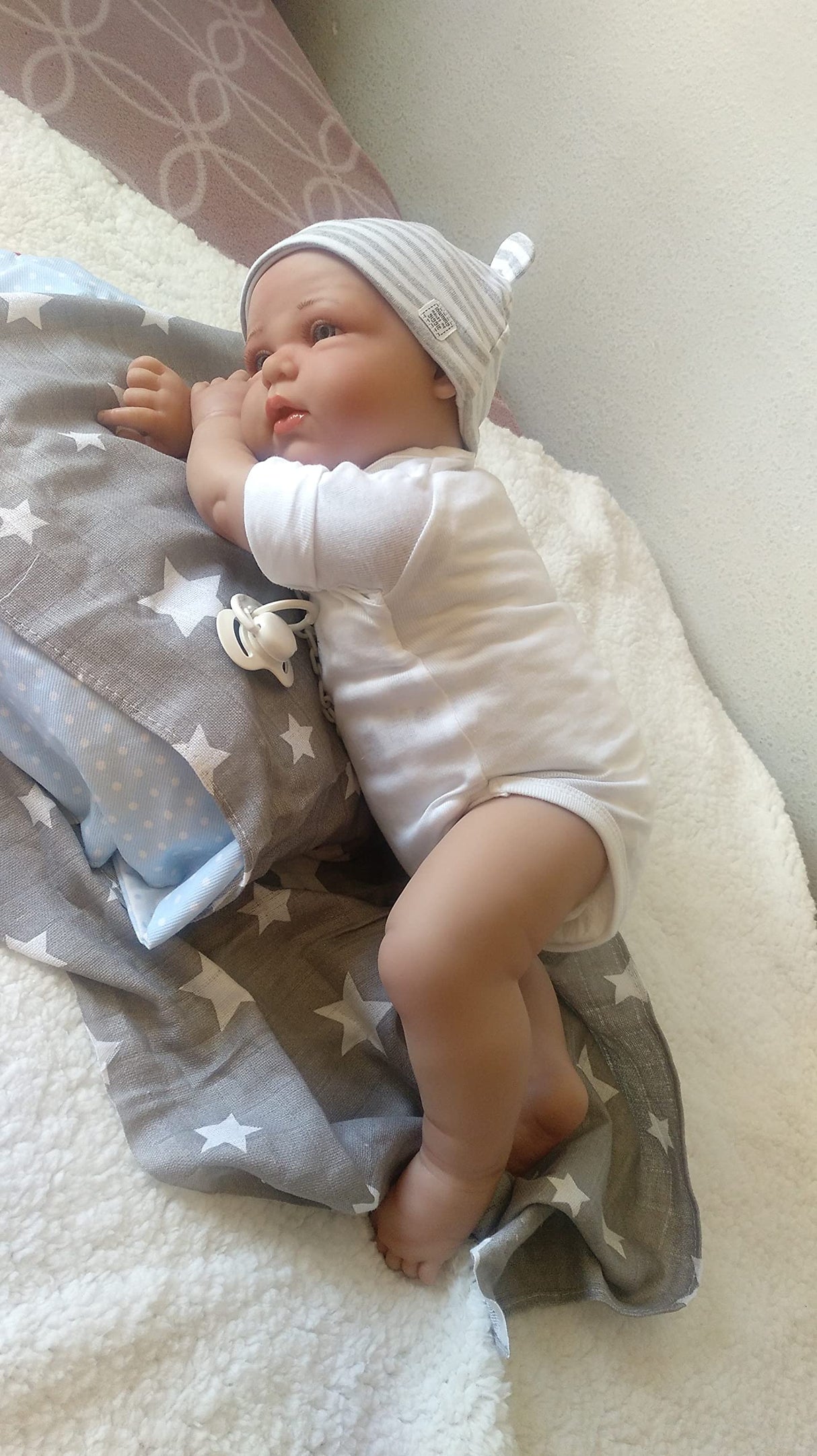 Muñeco Reborn Teo,Reborn DE Vinilo DE Silicona DE 52CM Y 2,3KG.Modelos EXCLUSIVOS,con Certificado de utenticidad,Vestido Y con COMPLEMENTOS DE UN Bebe Real.