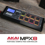 AKAI Professional MPX8 - Controlador USB MIDI y lanzador de samples portátil con 8 pads sensibles a la velocidad y ranura para tarjeta SD