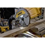 DEWALT - DWS777-QS -Sierra ingletadora radial - Sierra de alto rendimiento con sistema XPS - Corte de madera, plástico y aluminio - Ángulo de la hoja 48° - Ø de la hoja 216mm - Velocidad 6300rpm - 1800W [Clase de eficiencia energética A].