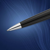 Waterman Expert bolígrafo, color negro brillante con adorno cromado, punta media con cartucho de tinta azul, estuche de regalo
