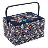 Hobby Gift Caja de costura grande - Pájaros en flores de tela de algodón bordada con asa de plástico, bandeja interior de plástico duro con compartimentos, alfiletero 23,5x31x20cm