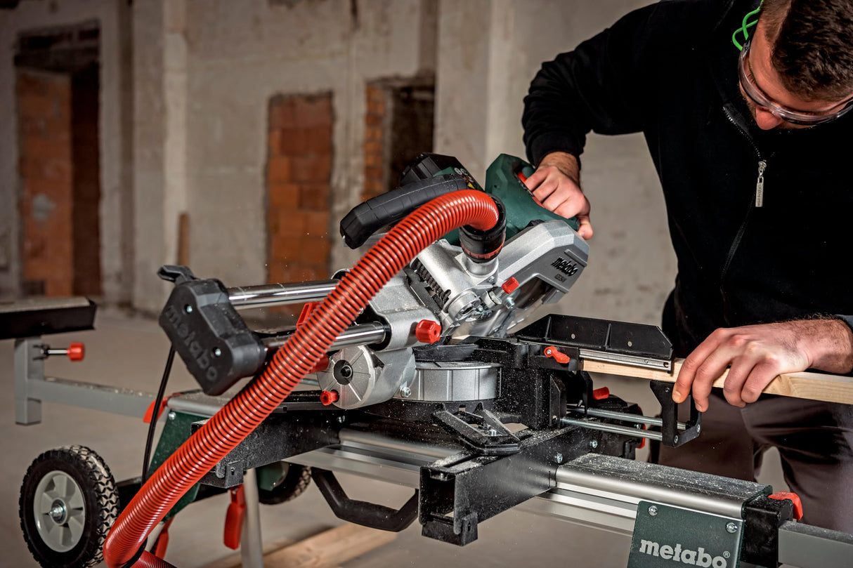 metabo sierra de tracción, corte transversal e inglete KGS 216 M – 613216000 – con línea de corte Precision Cut Line, disco de 216 mm y función de tracción – cable de 2 m