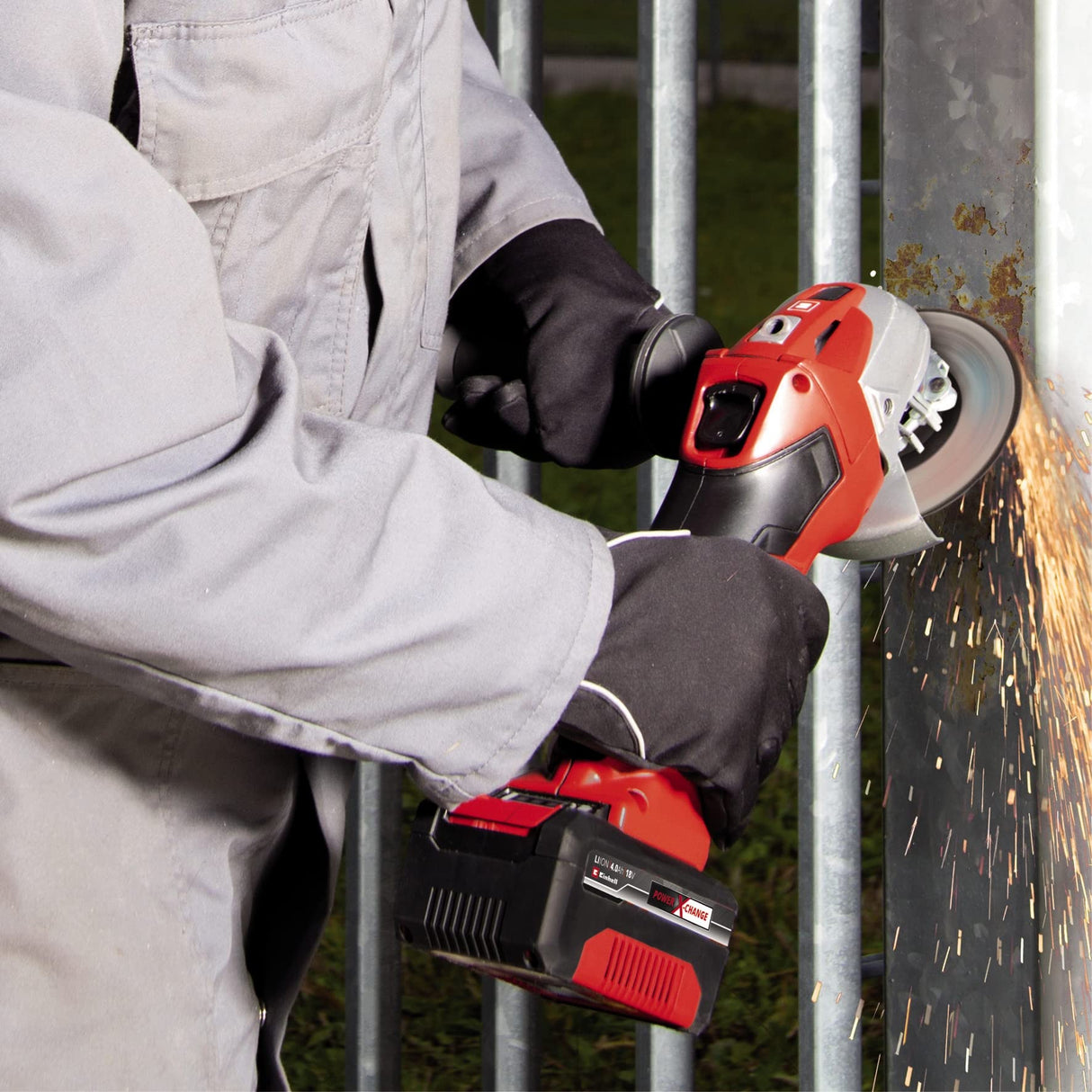 Einhell Amoladora angular con batería TE-AG 18/115 Li Kit Power X-Change (18 V, 115 mm diámetro de disco, 28 mm profundidad de corte, incl. disco, 4,0 Ah batería y cargador)