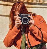 instax Cámara instantánea SQ40, Flash Integrado, exposición automática, Lente Selfie y Espejo Selfie, Acabado Texturizado Negro