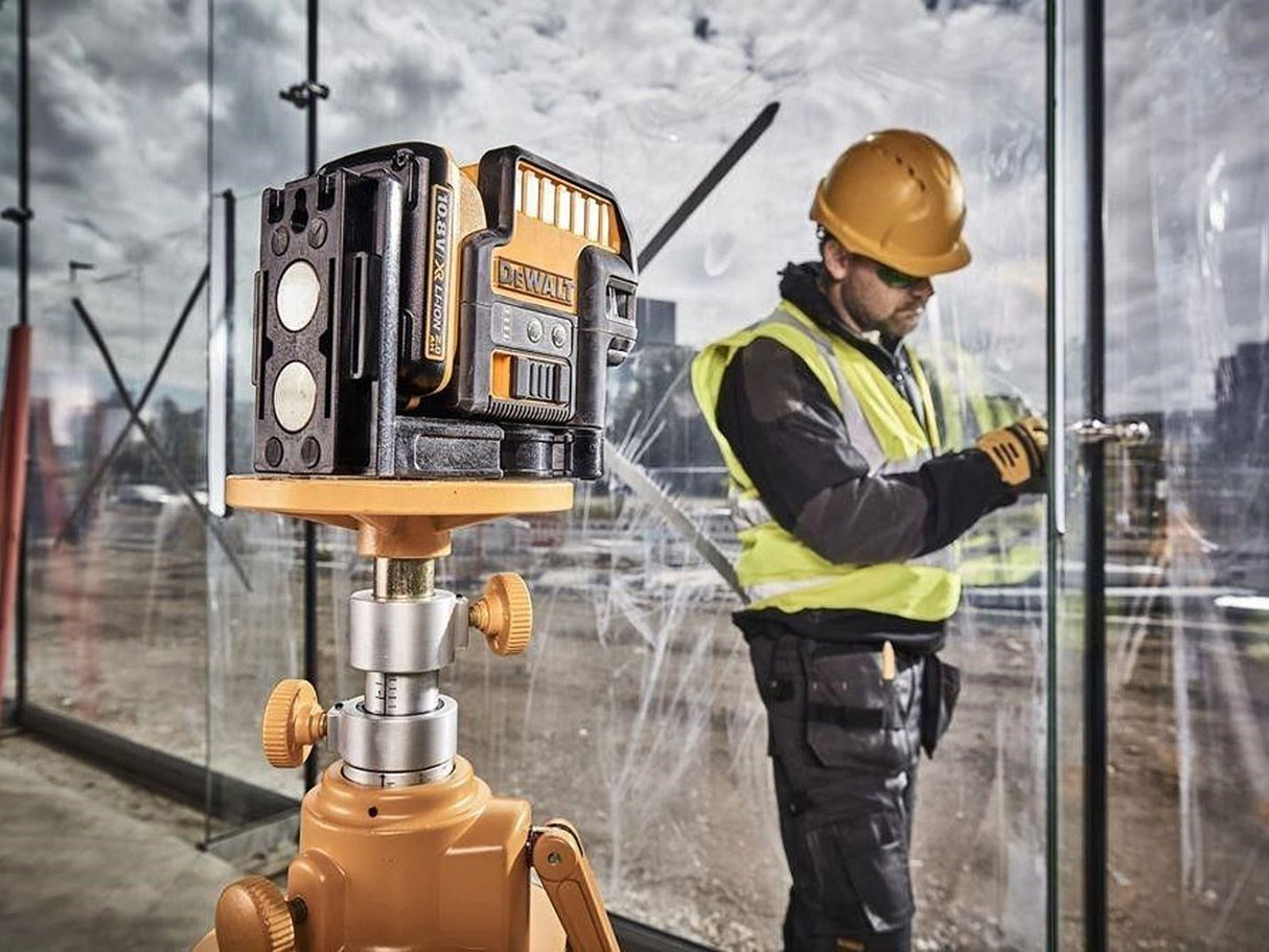DEWALT DCE0825D1G-QW - Láser autonivelante de 2 líneas en cruz (Horizontal y vertical) y 5 puntos - Incluye batería DW 10,8V Litio - VERDE
