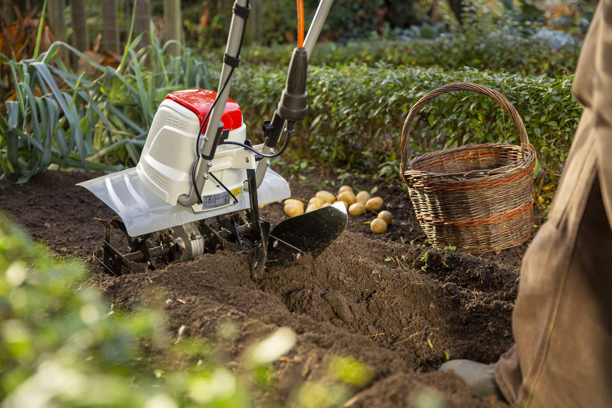 IKRA motoazada eléctrica motocultor cultivador Fem 1500, Ancho útil 17-45cm, Profundidad 23cm, Incluye extirpador Manual