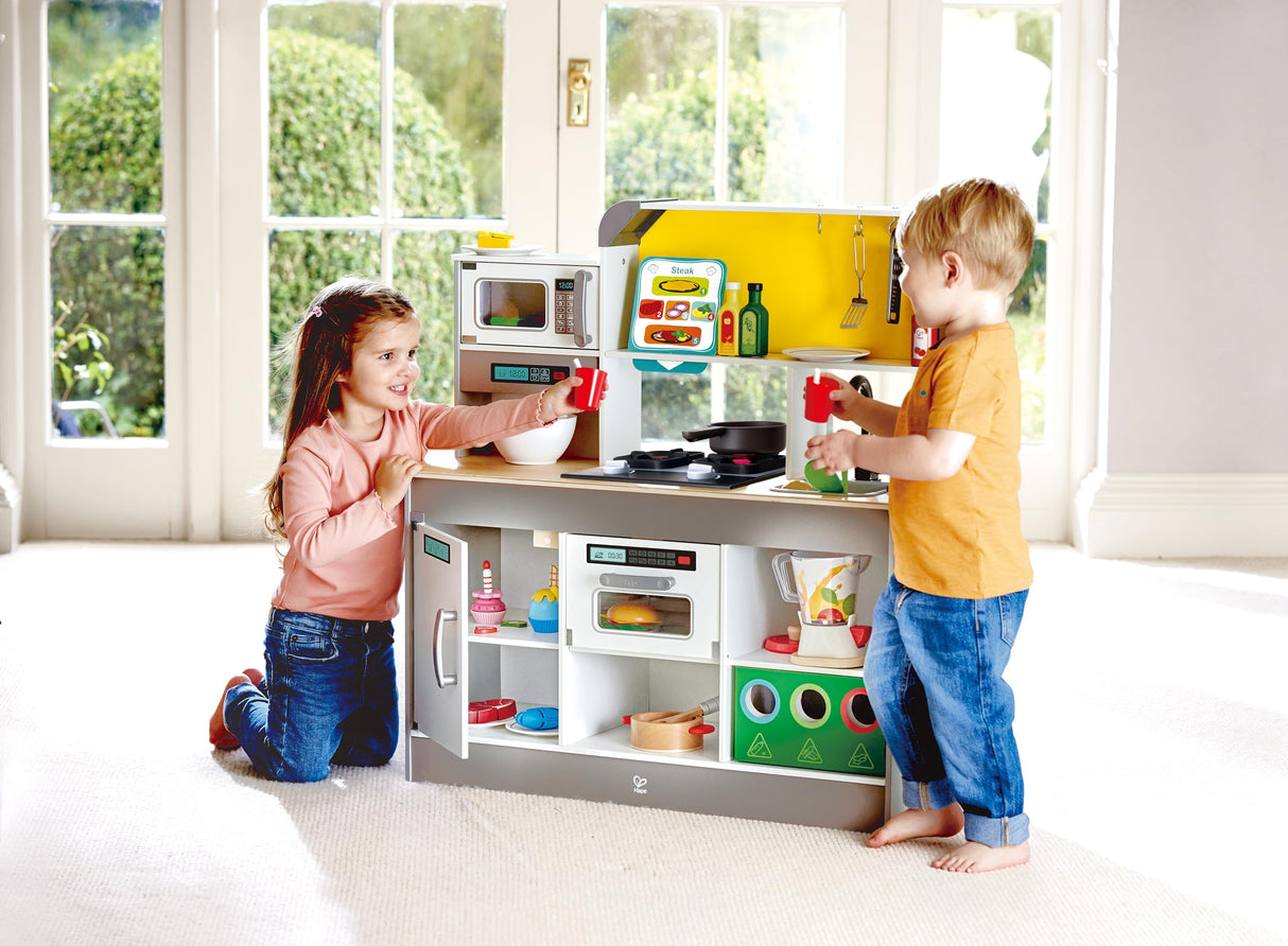 Hape Cocina Deluxe con Freidora – Cocina de Juguete con Fogones Electrónicos, Freidora y Accesorios para Niños de 3+