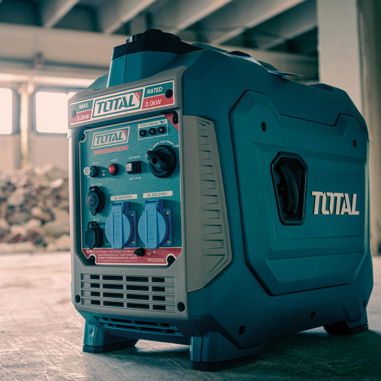 TOTAL - Generador Eléctrico a Gasolina | Insonorizado Inverter 3.3kW | Salidas USB y Toma 250V | Bajo Nivel Sonoro 64dB | Portátil 25kg, Verde, 55l x 55an cm, Plástico
