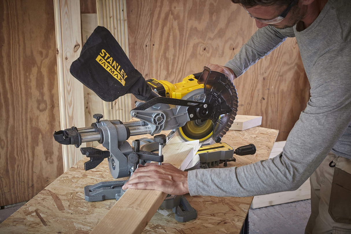 STANLEY FATMAX SFMCS701M1-QW - Ingletadora sin cable 18V, 190mm, 3800 rpm, Incluye 1 cuchilla 40 dientes, 1 batería 4Ah y cargador Gama FATMAX V20