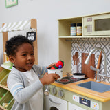 Teamson Kids Little Chef Boston Modern Farmhouse - Juego de Cocina de Madera con Funciones interactivas y 9 Accesorios de Cocina de Juego, Verde Claro/Blanco TD-12679D