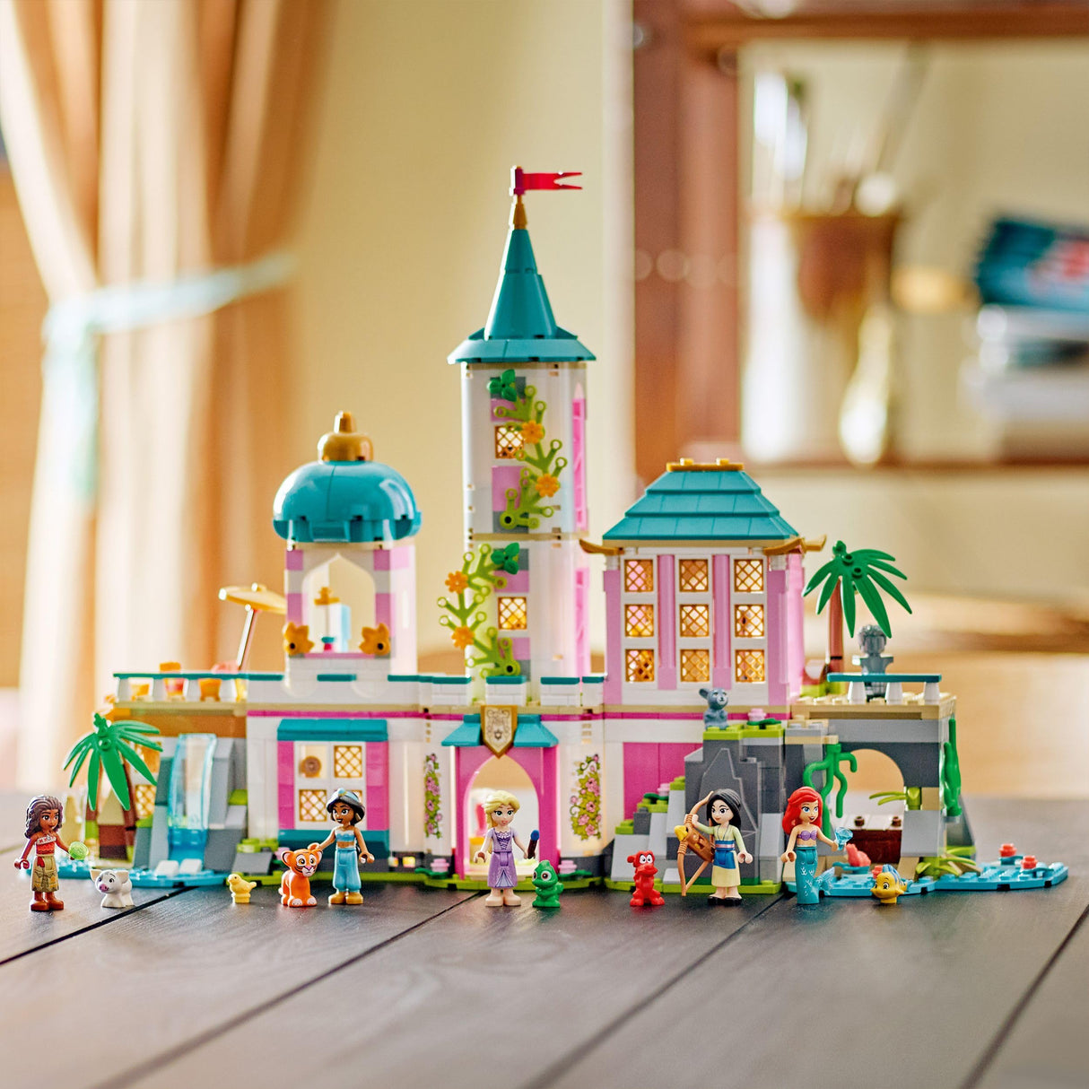 LEGO | Disney Castillo de Las Princesas y Mascotas Reales - Juguete Modular Detallado - Mini Muñecas de Rapulzel, Ariel, Vaiana, Jasmine y Mulán y Animales - Regalo para Niñas de 6+ Años 43267