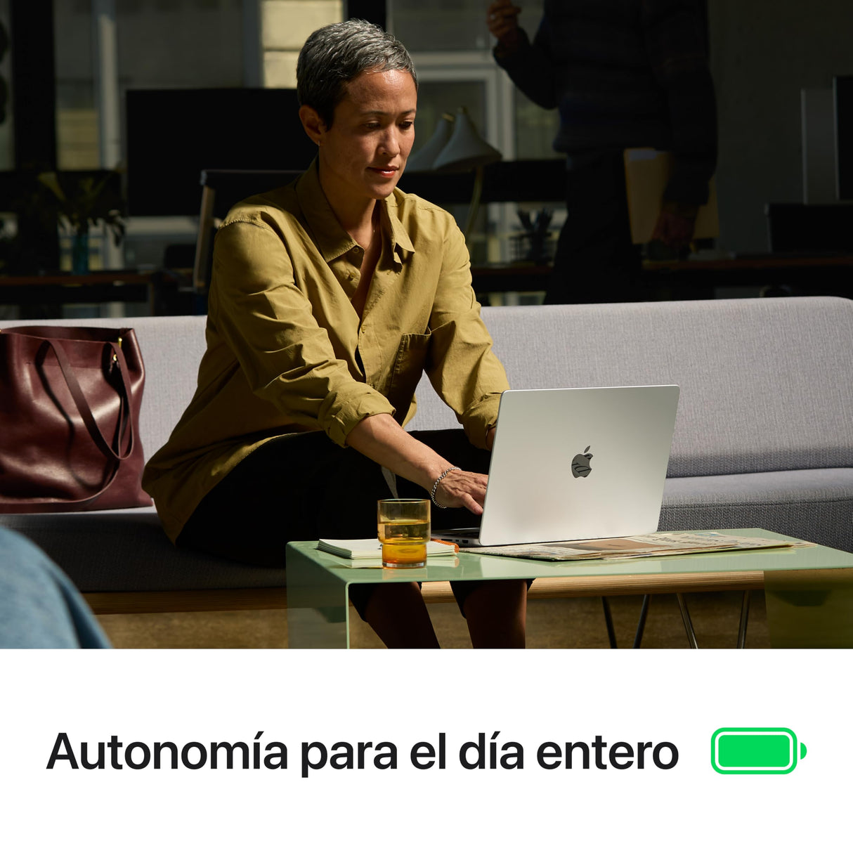 Apple MacBook Pro portátil con Chip M4 MAX, CPU 14 núcleos, GPU 32 núcleos: diseñado para Apple Intelligence, Pantalla Liquid Retina XDR 16,2″, 36 GB Memoria unificada, 1 TB de SSD, Plata