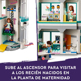 Lego Friends Hospital de Heartlake City con Helicóptero de Juguete y Mini Muñecos de Personajes, Set de Construcción para el Juego de rol de Doctores, Regalo para Niñas y Niños de 7 Años o Más 42621