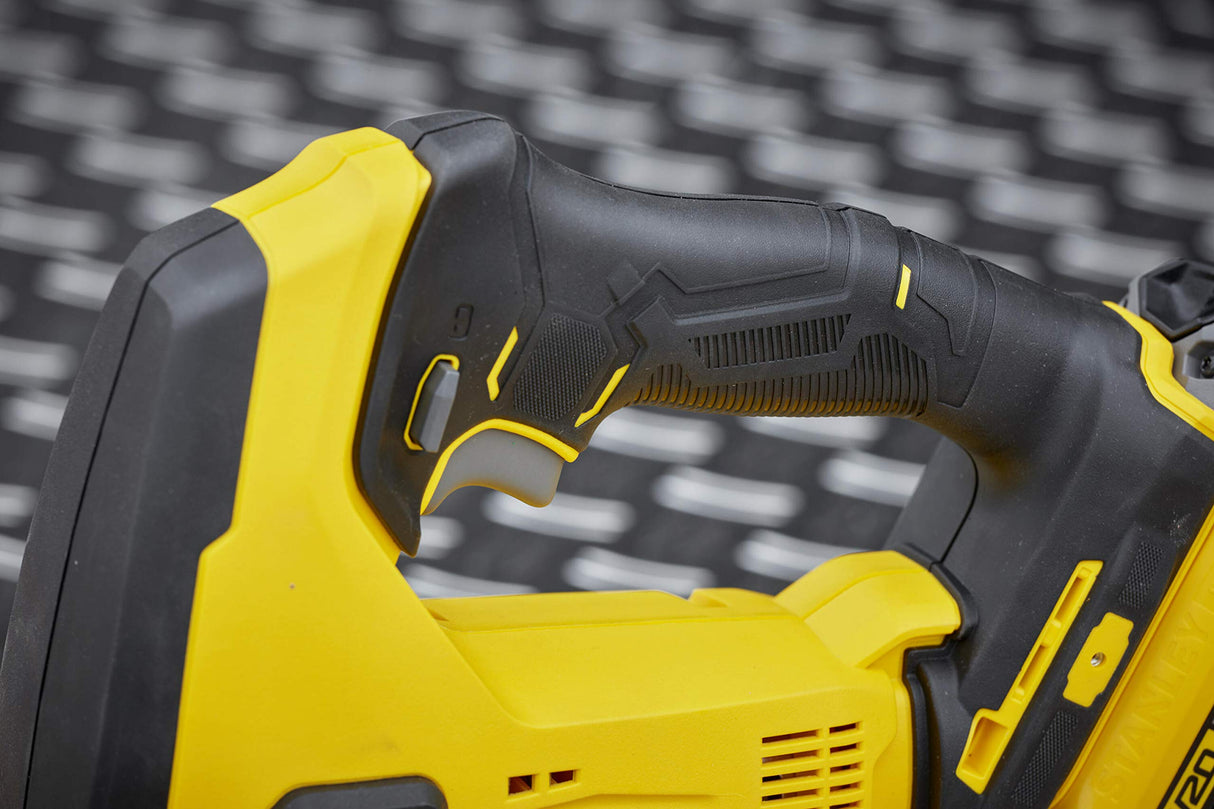 STANLEY FATMAX SFMCS600M2K-QW - SIERRA DE CALAR V20 LI-ION 18V CON 2 BATERÍAS 4Ah, CARGADOR Y MALETÍN