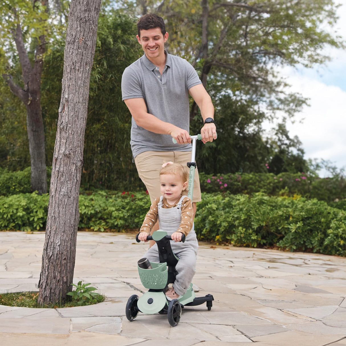 Globber GO•UP Baby 360 Lights - Patinete escalable de 3 Ruedas con Asiento y Respaldo para niños de 15 Meses a 6 años, Verde Salvia