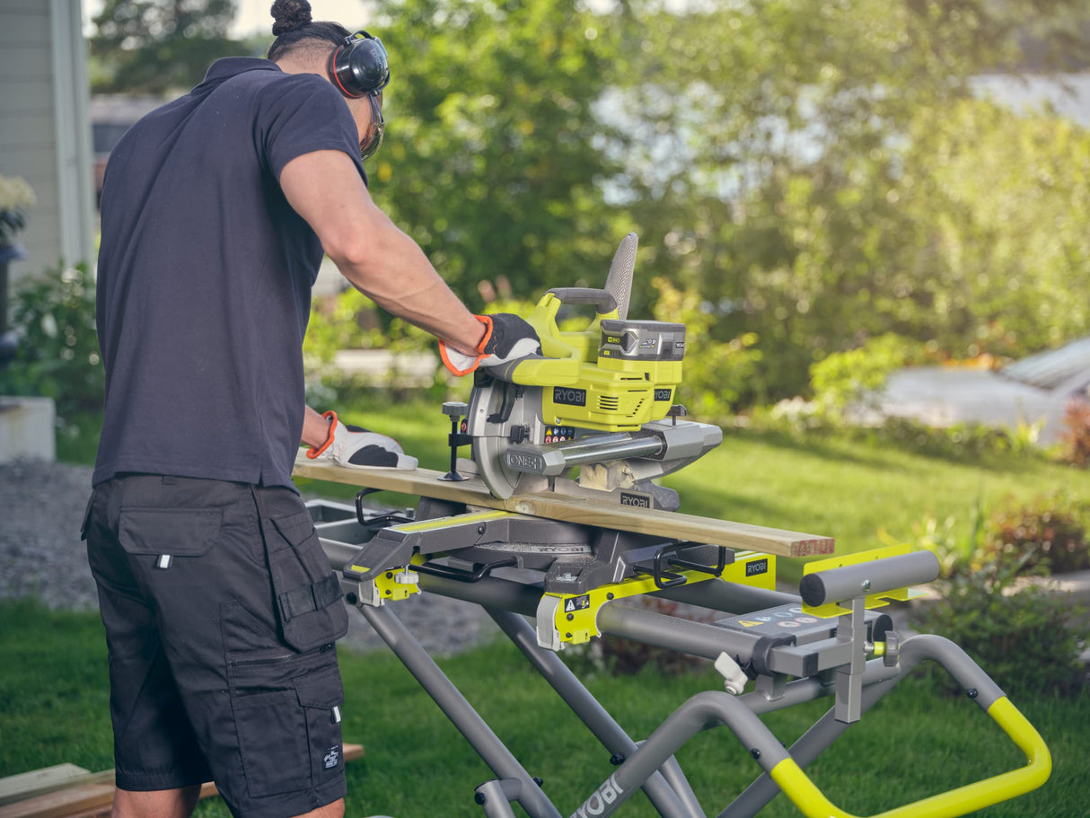 RYOBI - Mesa Universal con Ruedas para Ingletadora - Altura y Anchura Ajustables con Palanca, Plegable, para Almacenamiento Horizontal con la Sierra Montada - Extensión Máxima 279cm - RLSW01